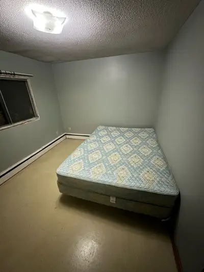 A single house with a one bedroom for rent! It’s nearby Market Mall area and a 2 minute walk to the...