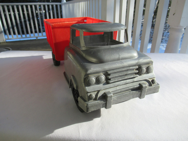 1960's Reliable Toys Canada Large Plastic Dump Truck in Arts & Collectibles in Sudbury - Image 3