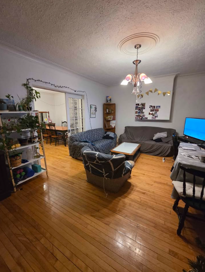 Recherche d'un.e colocataire pour habiter avec nous minimum 1 an La chambre disponible le 1 juillet...