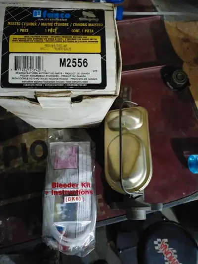 Brake reservoir, possibly for a 90's jeep XJ. Brand new never used what you see in the picture is wh...