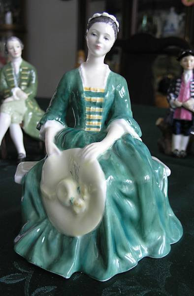 Royal Doulton (The Williamsburg Group) 4 pieces in Arts & Collectibles in Guelph