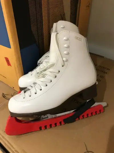 GAM FIGURE SKATES, View more