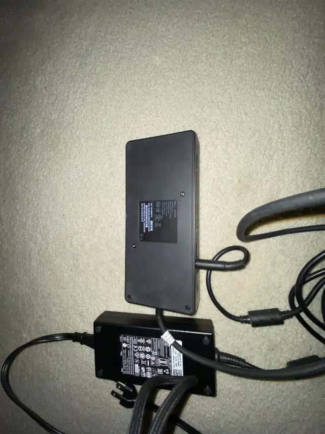 DELL WD19TB Thunderbolt Docking with 180W AC Power Adaptor in Laptop Accessories in Ottawa - Image 8