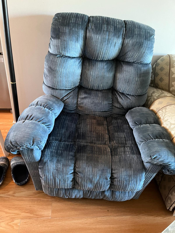 Comfy Armchair in Chairs & Recliners in Markham / York Region