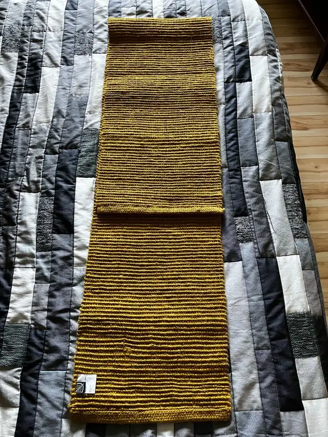Jute table runner - tapis de table en jute in Kitchen & Dining Wares in Ottawa - Image 2