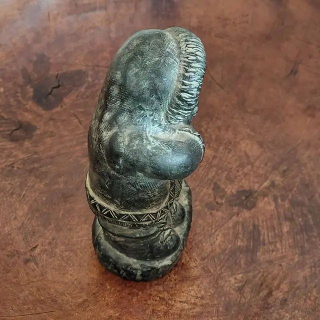 Vintage Inuit Art Sculpture in Arts & Collectibles in Markham / York Region - Image 4