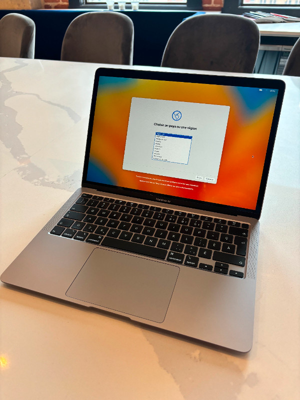 MacBook Air 9,1  (2020) Intel Core i3/8go ram/256go SSD dans Portables  à Ville de Montréal - Image 2