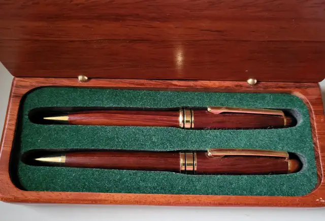 Vintage Pickering Nuclear Wooden Pen & Pencil Set in Wooden Box in Arts & Collectibles in Oshawa / Durham Region - Image 6