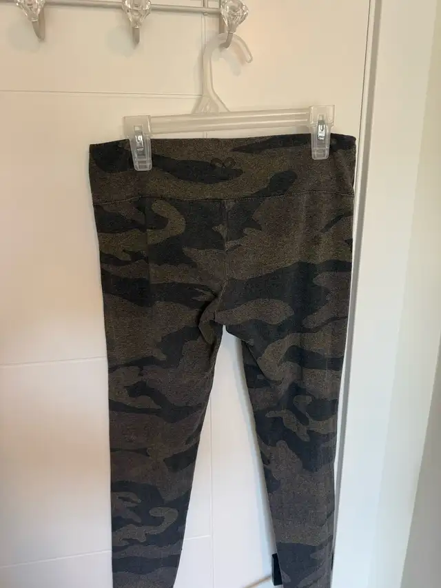 TNA Camo Leggings  in Women's - Bottoms in Calgary - Image 5