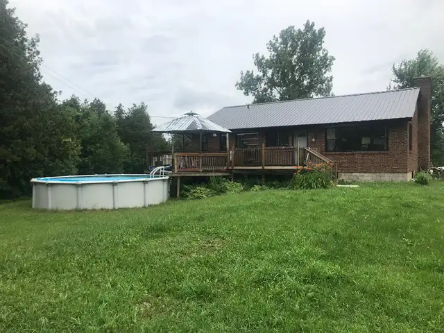 Bungalow on 63 acres with development potential in Houses for Sale in Brockville - Image 4