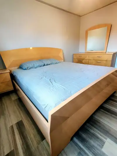 ❗YES, IT’S AVAILABLE Dogwood Drive, Tillsonburg N4G 5S7 Gorgeous bedframe ONLY in showroom condition...