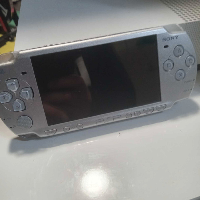 Original PSP mint condition  in Sony PSP & Vita in Markham / York Region - Image 3