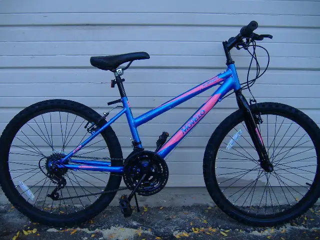 MOVELO 24" MOUNTAIN BIKE 18 SPEED NICE SHAPE in Mountain in Kitchener / Waterloo - Image 2