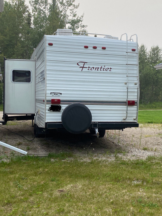 2002 Frontier 5th wheel camper in Travel Trailers & Campers in Thunder Bay - Image 3