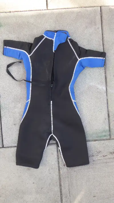 Kids Sports Wetsuit in excellent condition. size 2-4 years old.