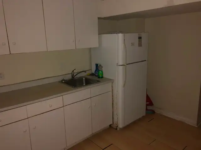 Room for rent in Room Rentals & Roommates in Oshawa / Durham Region - Image 9
