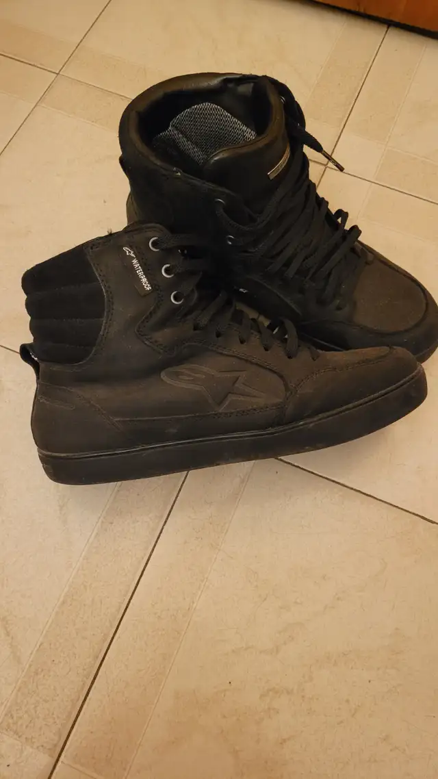 Alpinestars J6 shoes / size 9us in Motorcycle Parts & Accessories in City of Montréal - Image 2