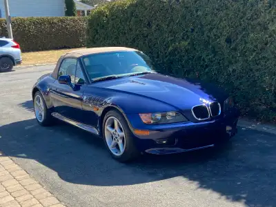 Very good condition, 2.8l, 5 speed manual, finished in Montreal Blue with tan interior.