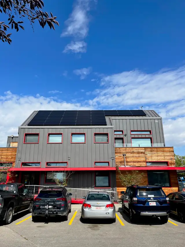 Gutter & Eavestrough Cleaning - Calgary in Lawn, Tree Maintenance & Eavestrough in Calgary - Image 5