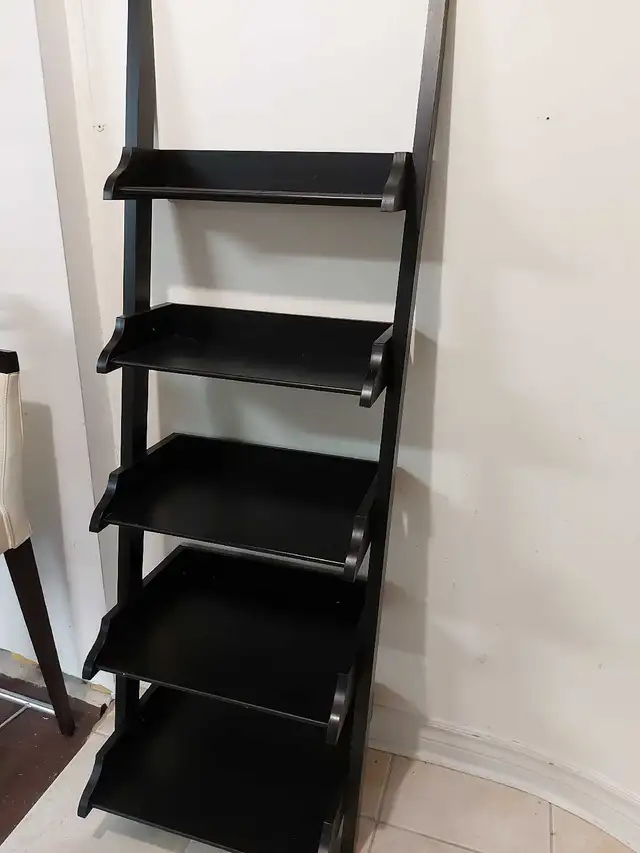 Wood Ladder Shelf in Bookcases & Shelving Units in Oakville / Halton Region - Image 2