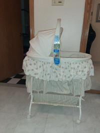 Basinette de bébé / Baby Bassinet