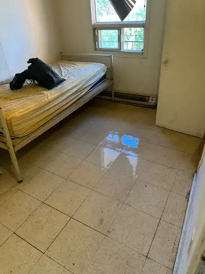 chambre à louer au centre-ville près du métro Berri UQAM, incluant Wi-Fi, lis frigo pour personnes s...