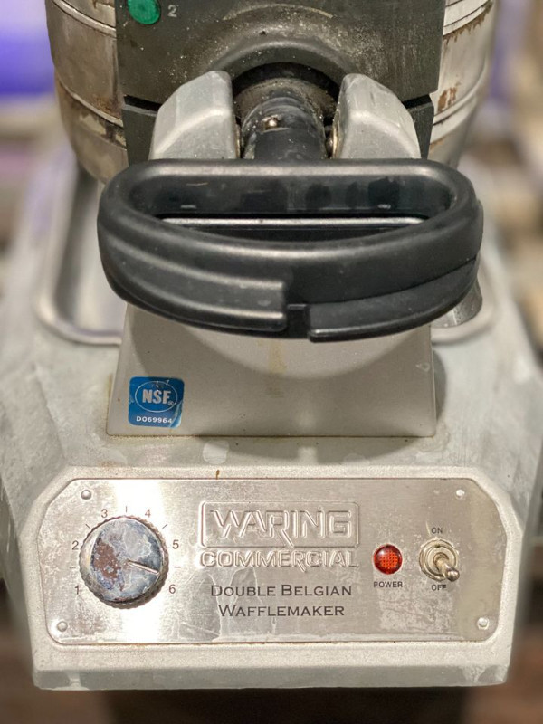 Used Waring Double Vertical Belgian Waffle Maker at Jacobs in Industrial Kitchen Supplies in Windsor Region - Image 3