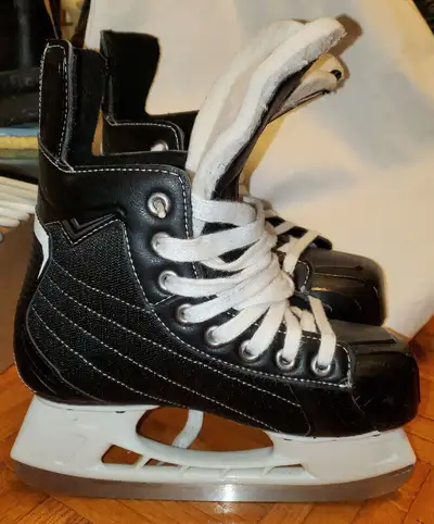 Size 2 Bauer Nexus Ice Skates, View more