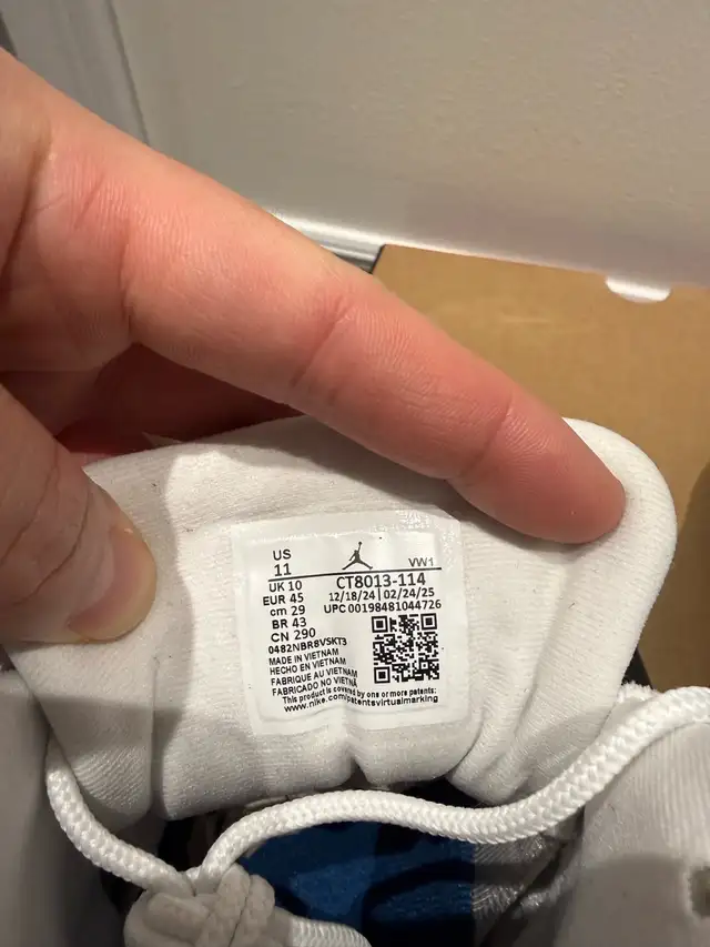 Air Jordan 12 French Blue DS Sz 11 $220 OBO in Men's Shoes in Markham / York Region - Image 8