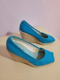 Sz 8 blue shoe $5