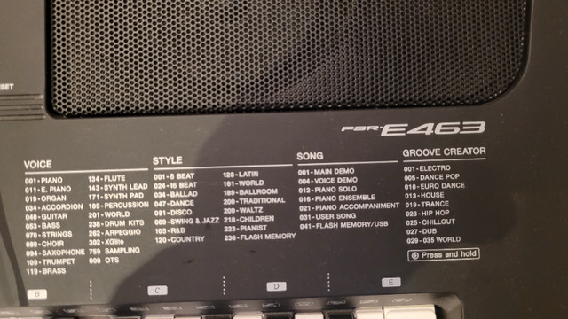 Piano Yamaha PSR-E463 clavier 61 touches trés bonne état. dans Pianos et claviers  à Laval/Rive Nord - Image 2