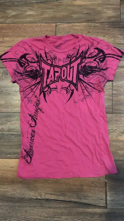Pink Tapout shirt - women’s in fine condition
