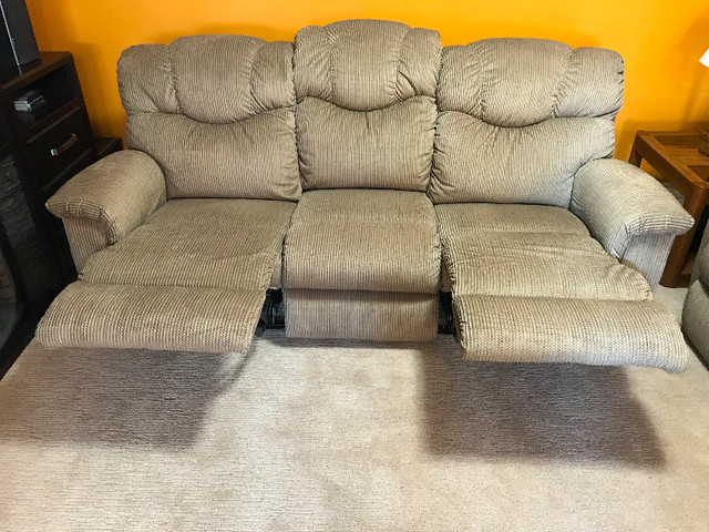 La Z Boy Couch and Love Seat in Couches & Futons in Red Deer - Image 2