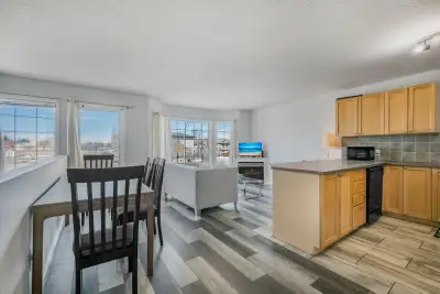 Available May 1 – Newly Renovated 2-Bedroom in Strathmore This bright, open-concept 1,040 sq. ft. un...