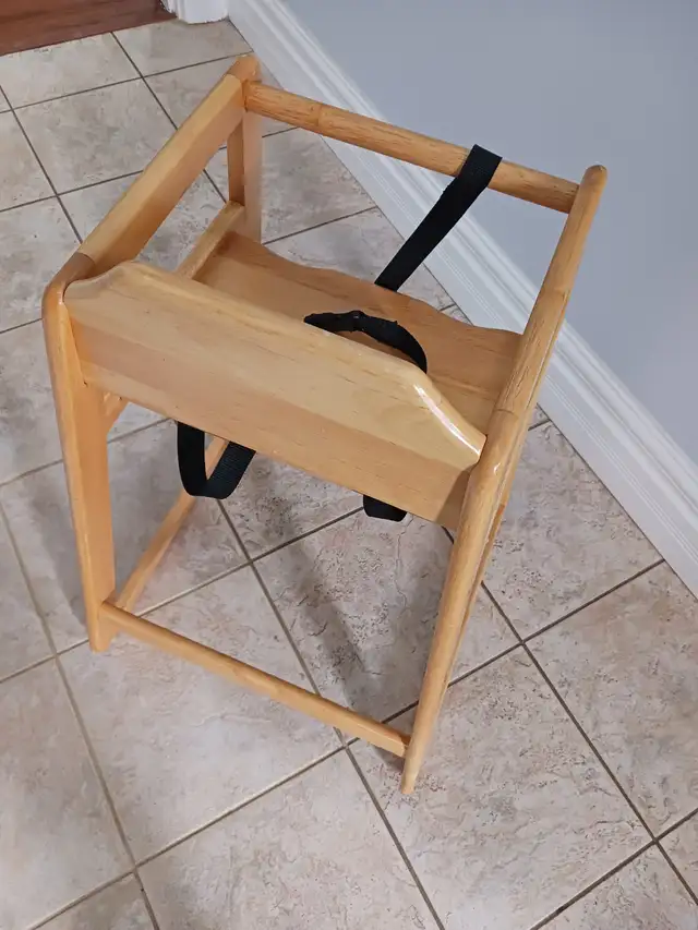Wooden High Chair - $20 or Best Offer in Feeding & High Chairs in Kitchener / Waterloo - Image 3