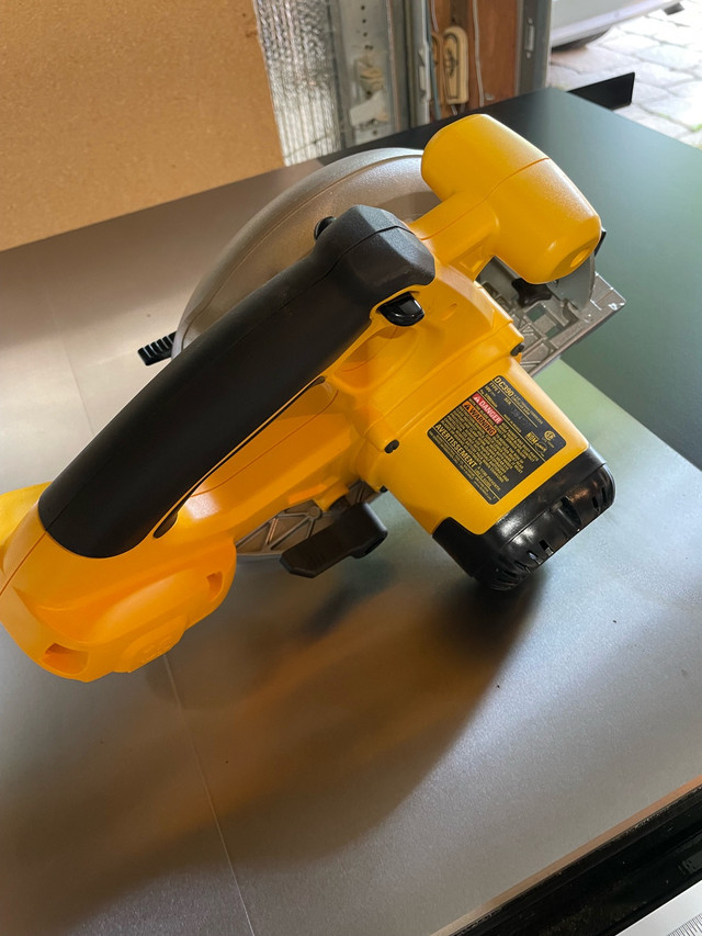 Cordless Circular Saw DC390 in Hand Tools in Hamilton - Image 3