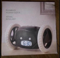 Runaway alarm clock/réveil roulant