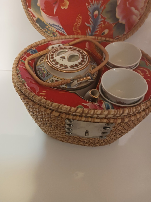 Oriental tea set in basket in Arts & Collectibles in Peterborough - Image 4