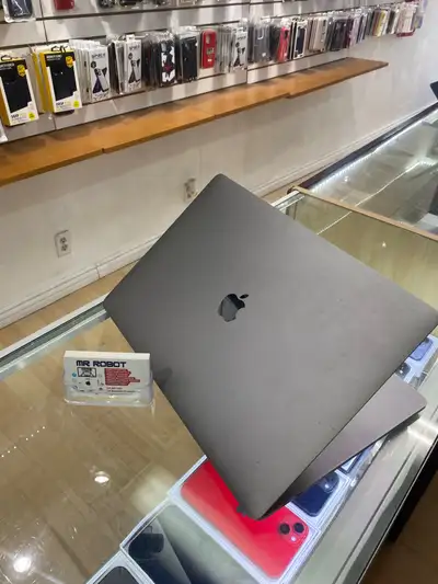 MacBook Pro 15” (2017) – i7 / 16GB / 256GB – Space Gray, View more