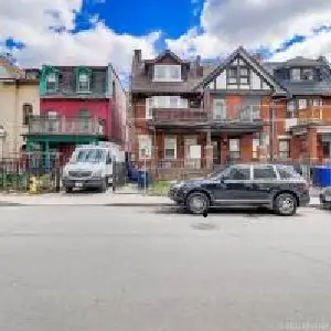 renovated bedroom with private bathroom on the first floor for rent. very convenient location. walki...