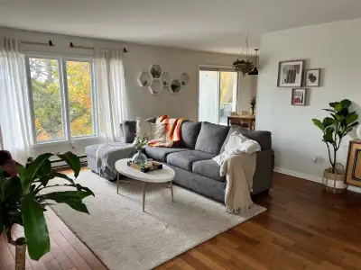 Beautiful Lake view 2 bedroom upper flat