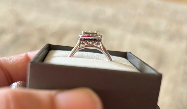 Micheal Hill Engagement Ring in Jewellery & Watches in Napanee - Image 2