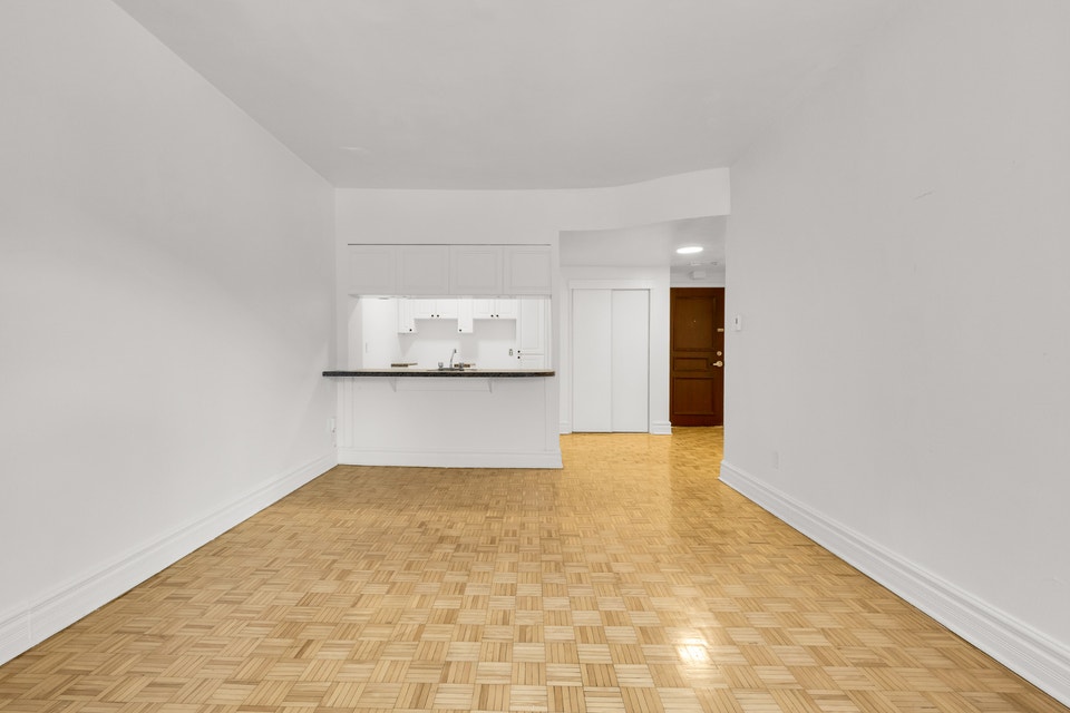 Studio Apartment in Westmount 2