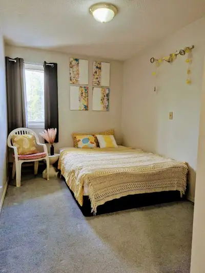 Room for rent, includes utilities and internet. Located 5mins from downtown, bus stop accross the st...