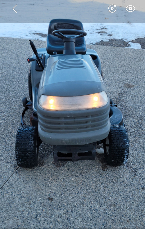 2005 Craftsman Lt2000 23hp Briggs stratton riding mower/tractor. in Lawnmowers & Leaf Blowers in Calgary - Image 3