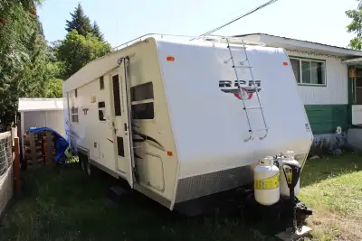 SALE ! Had heart bypass, plans have changed. Need to sell. Best offer takes it. 30' toy hauler. Weig...