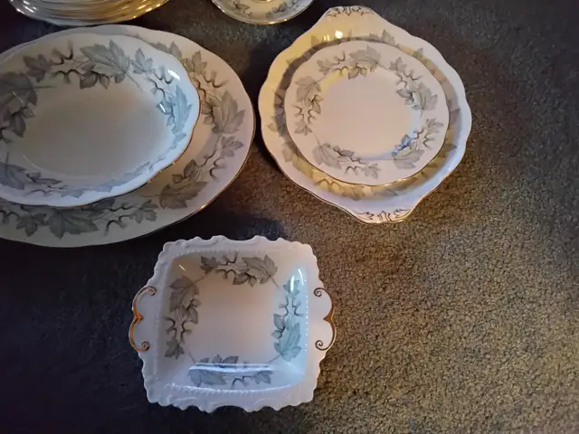 Royal Albert Silver Maple, 6 settings, platter, bowls, 37 items511719537566689283