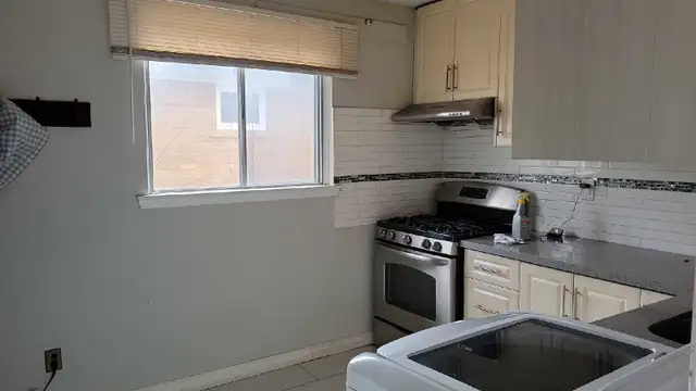 Vegetarian Girl Student Roommate Upper Level Malton Mississauga 62863757327490121
