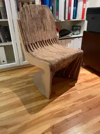 Chaise originale en carton