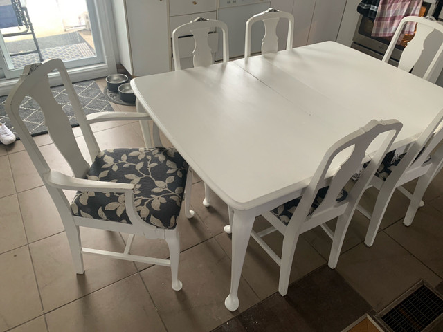 BAISSE DE PRIX Table à dîner et 6 chaises; doit partir  dans Mobilier de salle à manger et cuisine  à Longueuil/Rive Sud